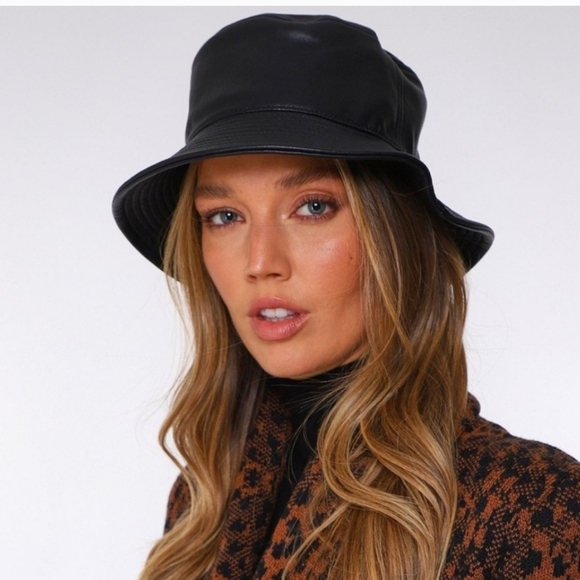 Stand Studio Vida Faux Leather Bucket Hat Burgundy Size Small  NEW Streetwear main image 4